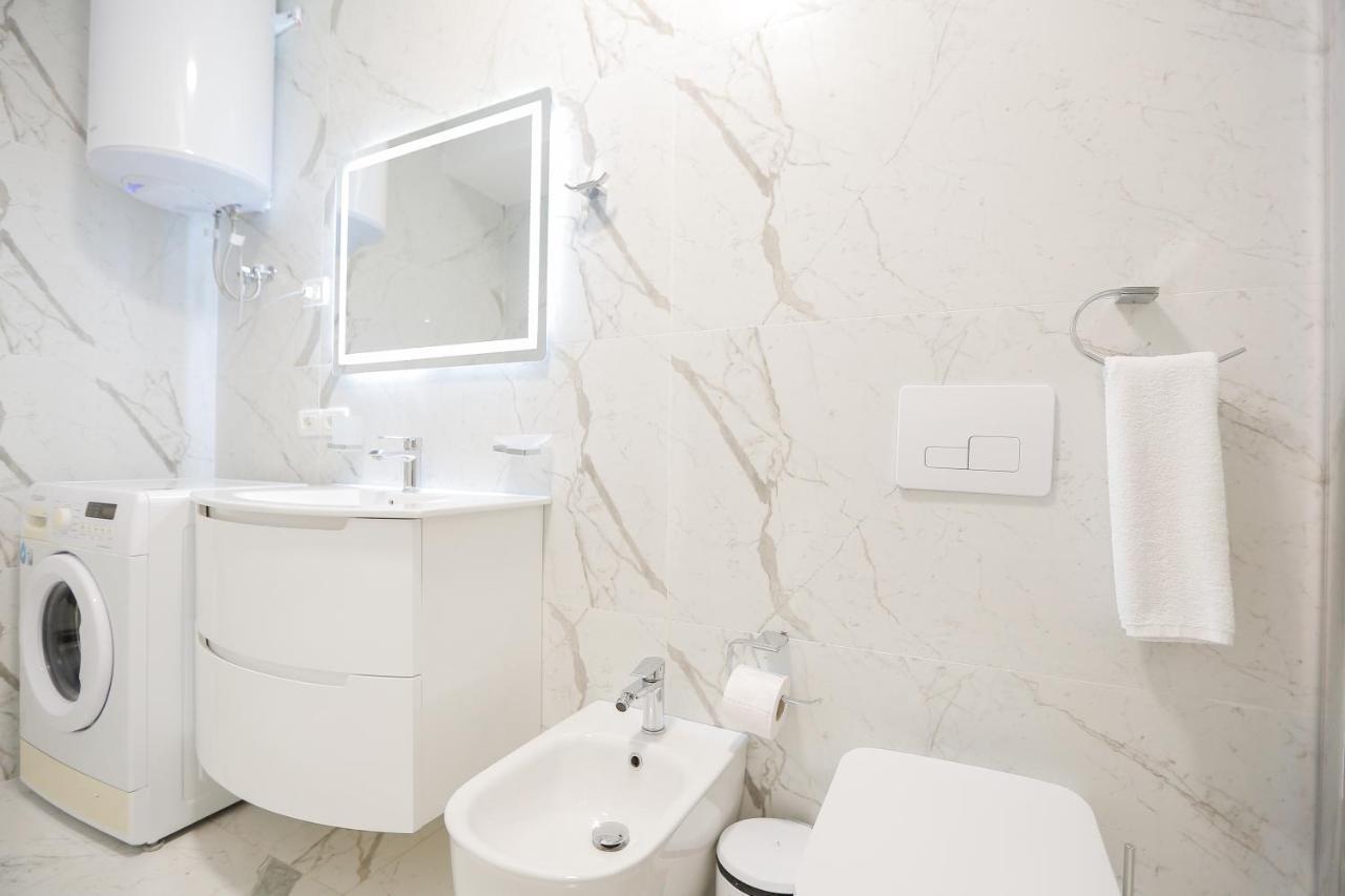 Miku Apartment-Premium 2Bd At Wilson Square Tirana Exterior photo